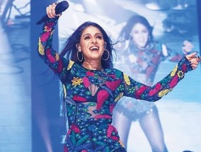 歌手Sunidhi Chauhan揭示了巴基斯坦音乐在印度如此出名的原因